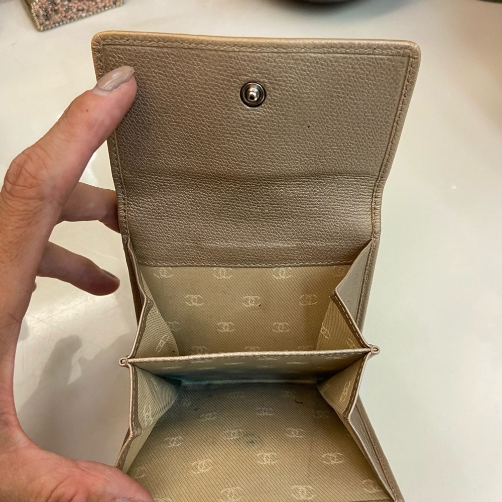 Chanel Coco Button Wallet. - Picture 5 of 13